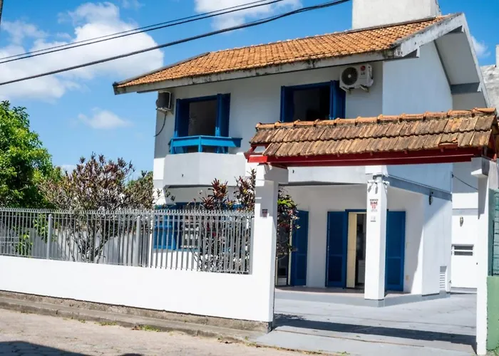 Casa Azul - A 70 Metros Da Areia Da Praia Dos Ingleses - 6 Pessoas