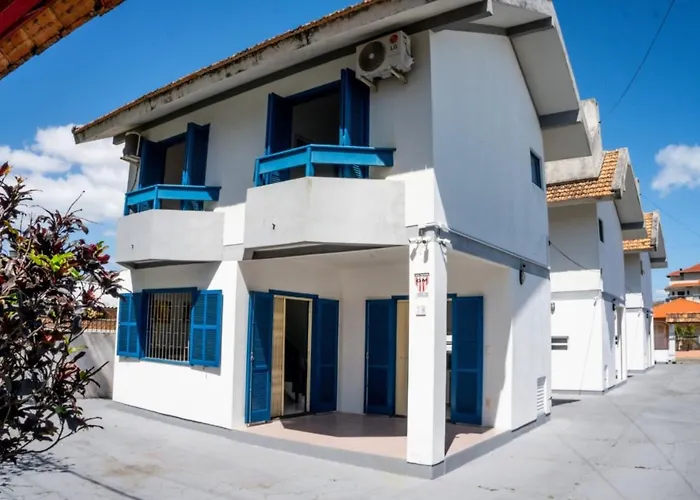 Casa Azul - A 70 Metros Da Areia Da Praia Dos Ingleses - 6 Pessoas